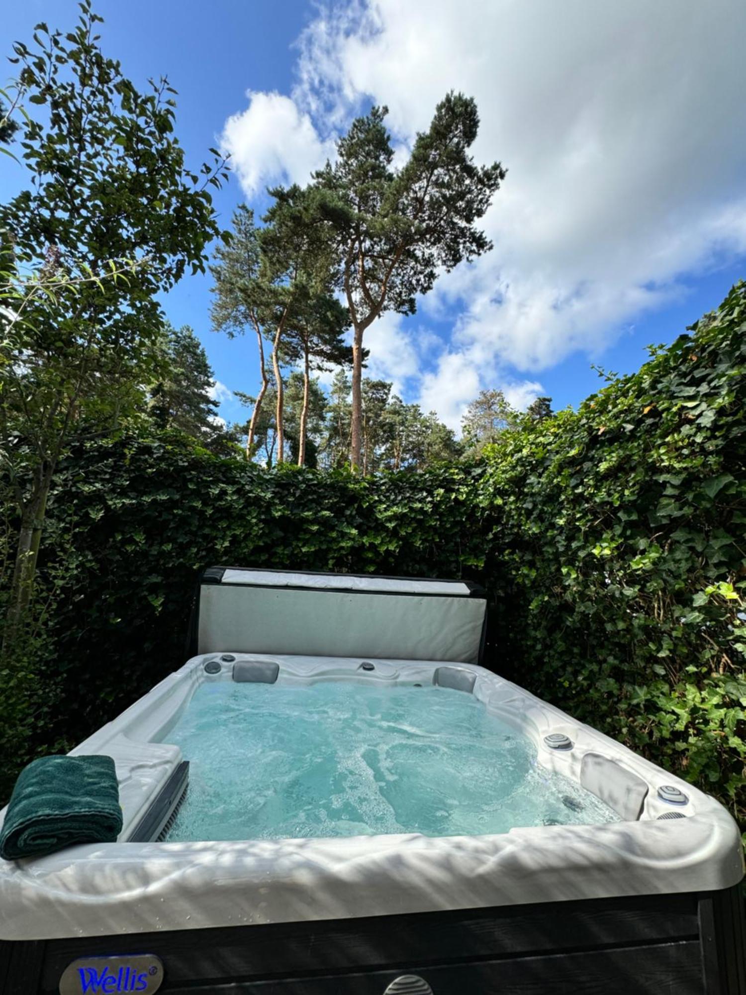 Houten Chalet/Bungalow In Het Bos, Sauna, Jacuzzi Meijel Exterior foto